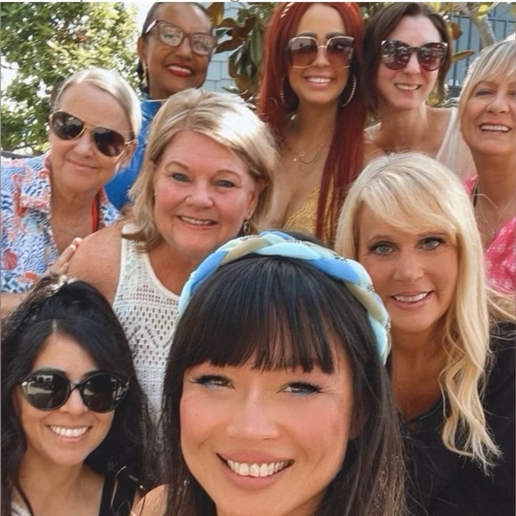 LET’S PARTY! LIVE 🎉MASSIVE BAGS,JEWELRY, MENS 👜 M,W,F 6:00 MST  7:00 CT 8:00 ET - Picture 5 of 15